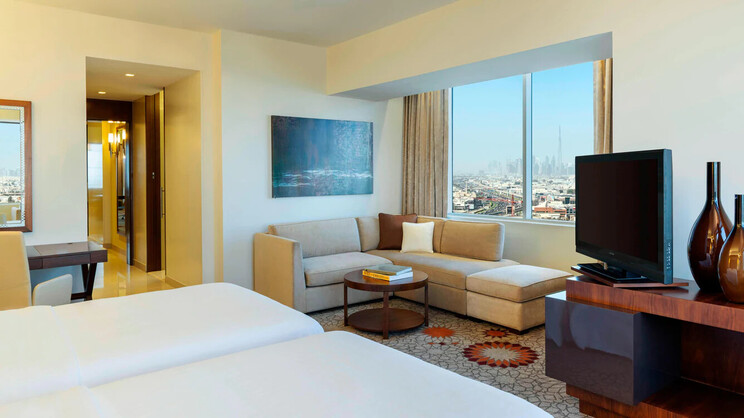 Executive Suite, Club Lounge Access, 1 Bedroom Suite, 1 King, Sofa Bed, Skyline View 